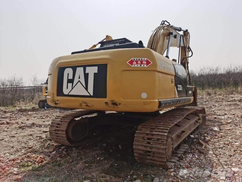 CAT 323 D L Kāpurķēžu ekskavatori