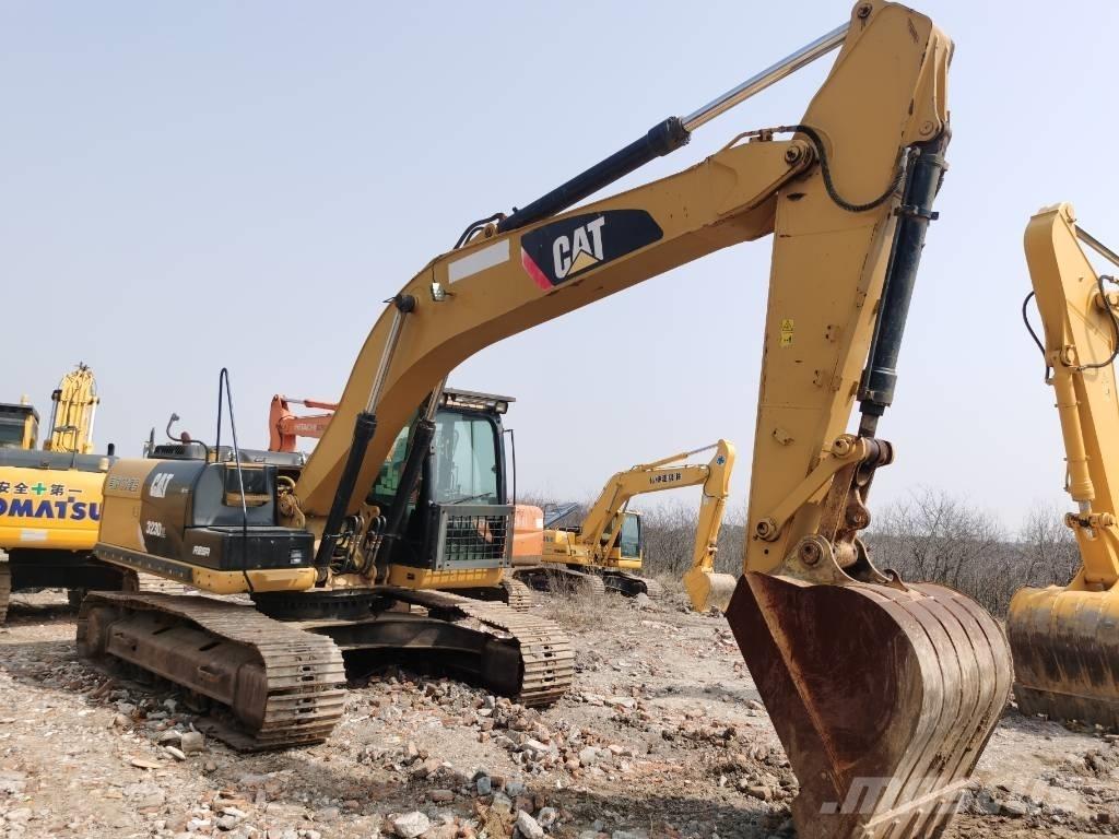 CAT 323 D L Kāpurķēžu ekskavatori