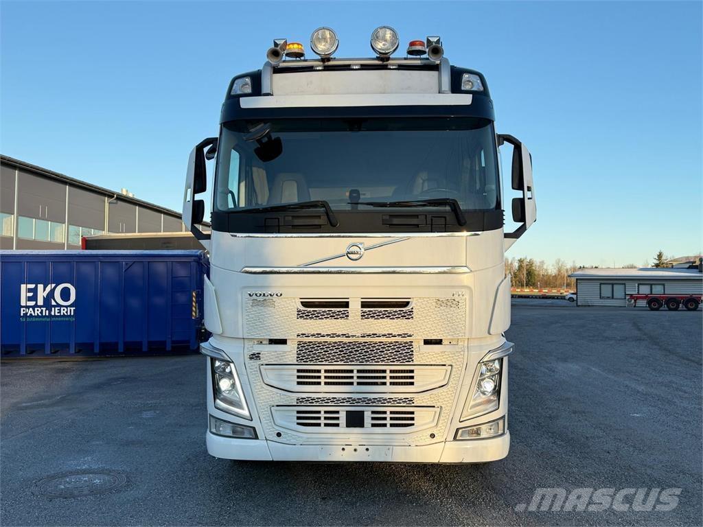 Volvo FH540 6x4 Treileri ar āķi