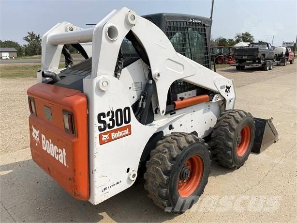 Bobcat S 300 Lietoti riteņu kompaktiekrāvēji