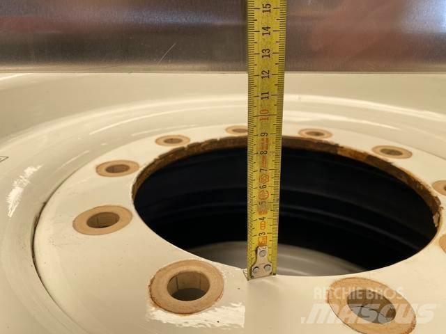 Liebherr Michelin Visurgājēji celtņi