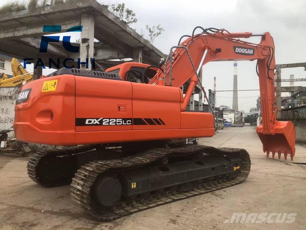 Doosan DX 225 LC Kāpurķēžu ekskavatori