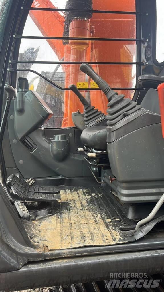 Hitachi ZX120 Kāpurķēžu ekskavatori