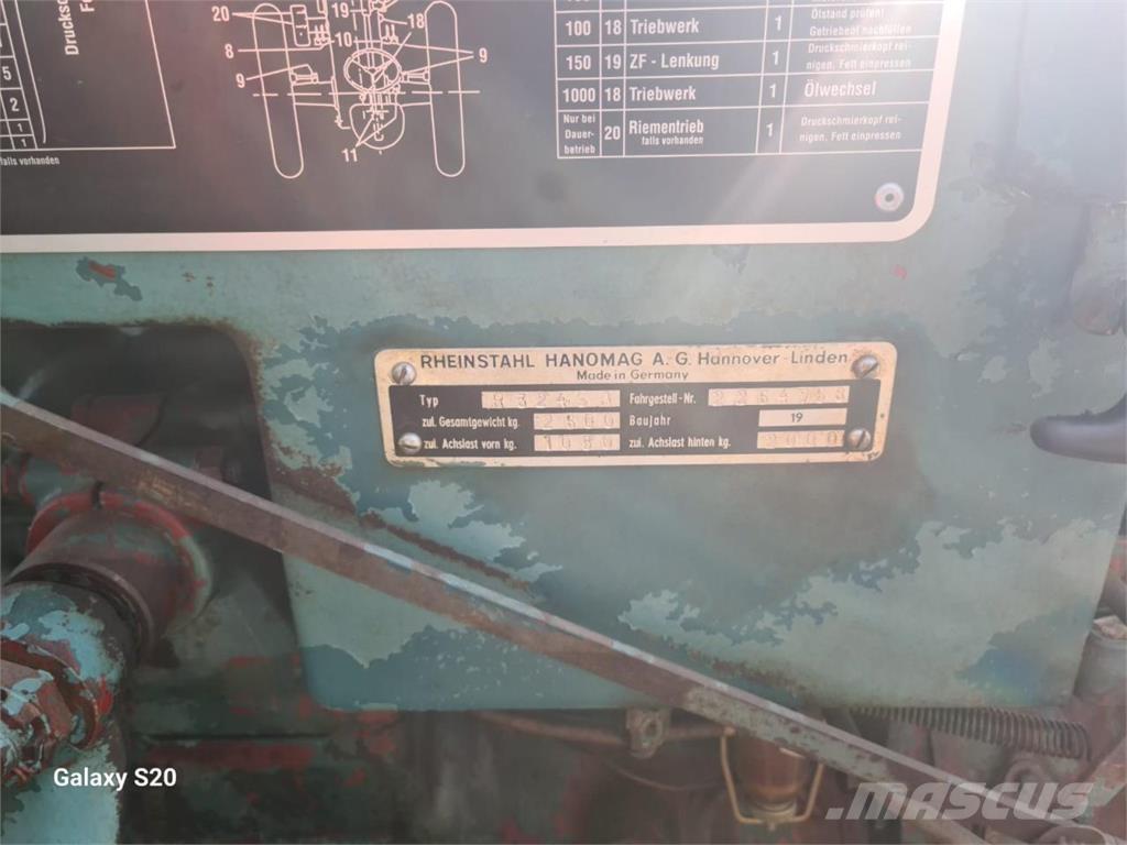 Hanomag R 324 SA Traktori
