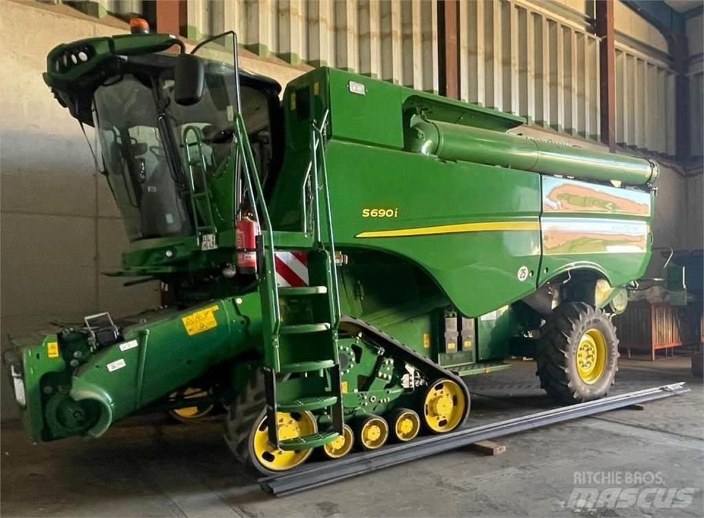 John Deere S690i Ražas novākšanas kombaini