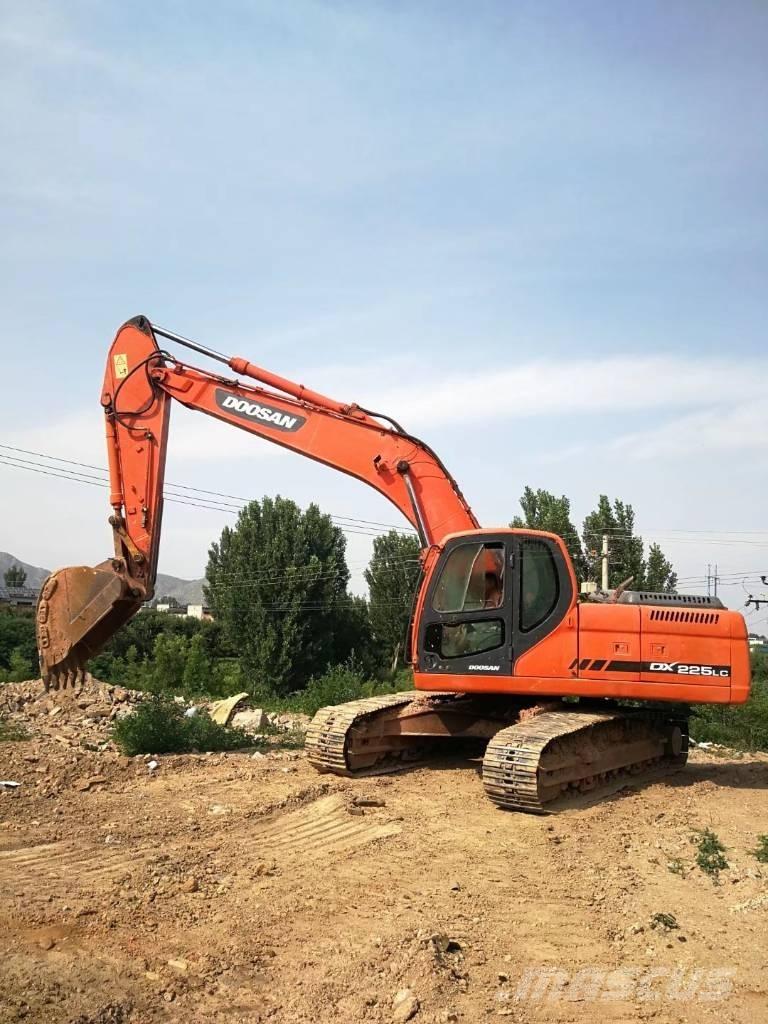 Doosan DX 225 Kāpurķēžu ekskavatori