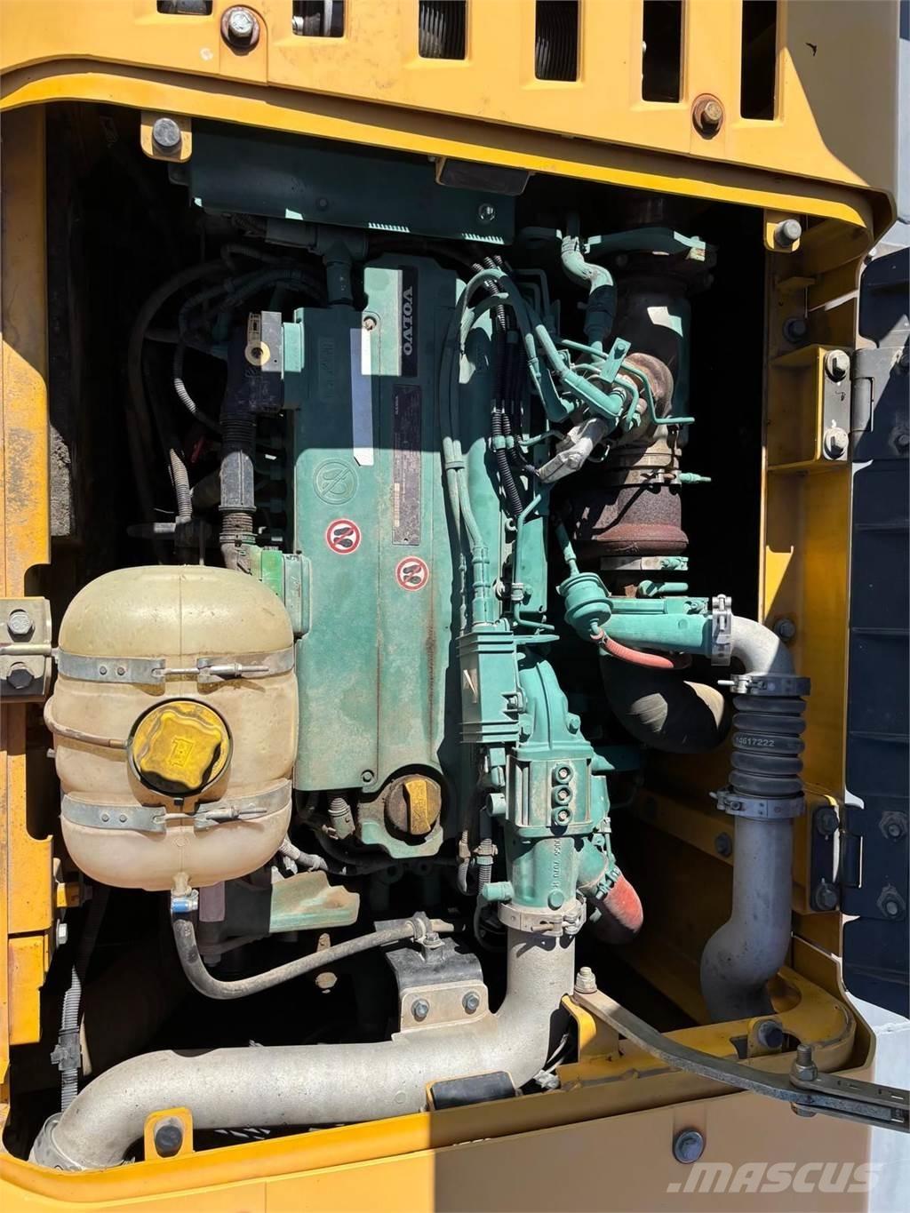 Volvo EC220DL Kāpurķēžu ekskavatori