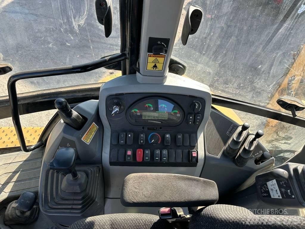 CAT 420F2 Ekskavatori-iekrāvēji