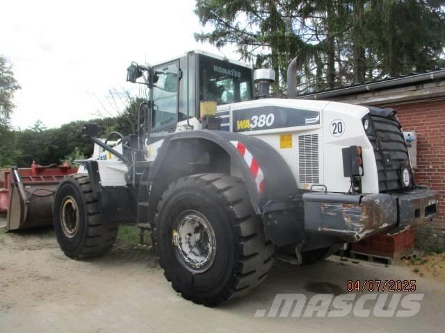 Komatsu WA 380 Iekrāvēji uz riteņiem
