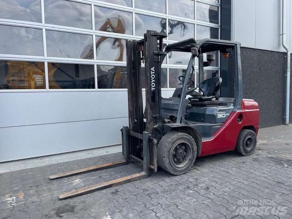 Toyota 02-8DF30 Autokrāvēji - citi