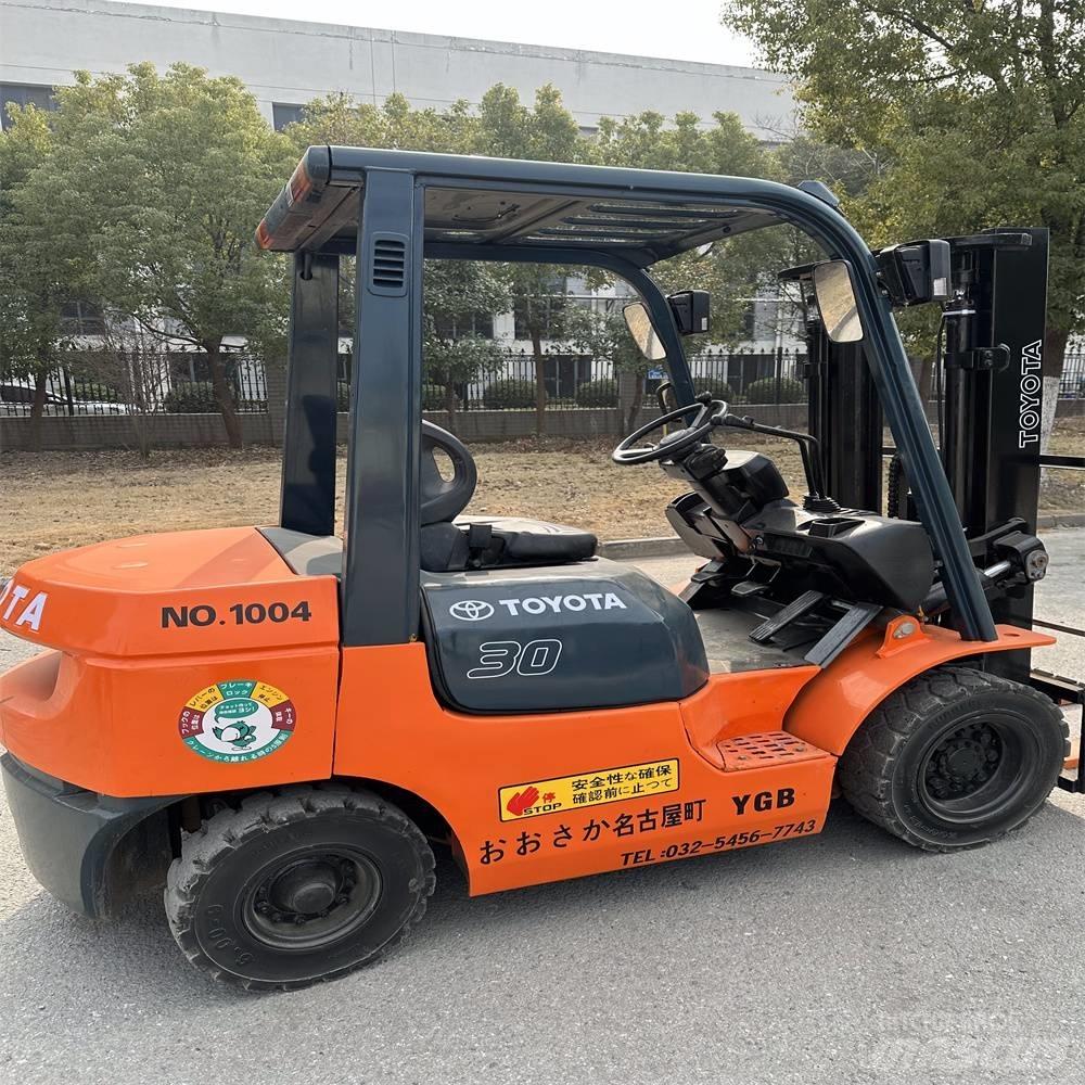 Toyota 02-7 FD F 30 Tehnika ar dīzeļa dzinēju