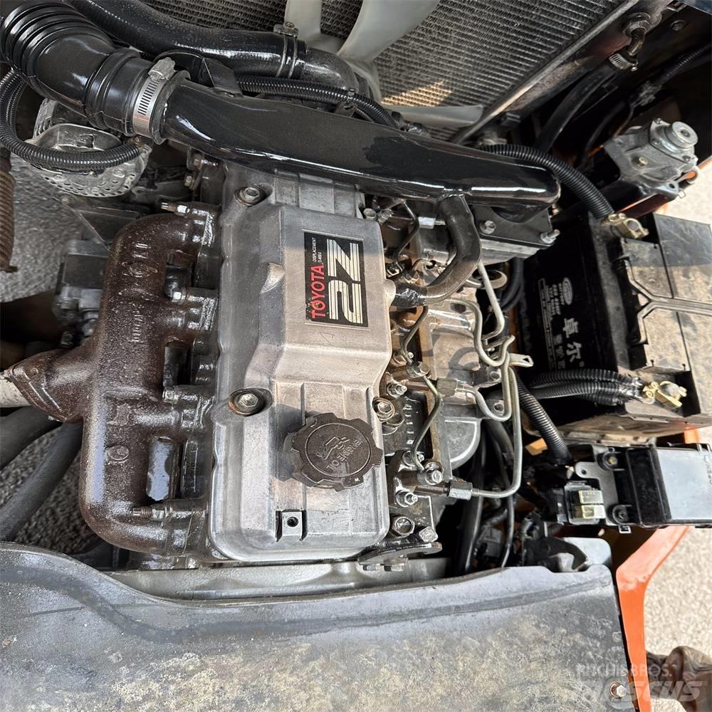 Toyota 02-7 FD F 30 Tehnika ar dīzeļa dzinēju