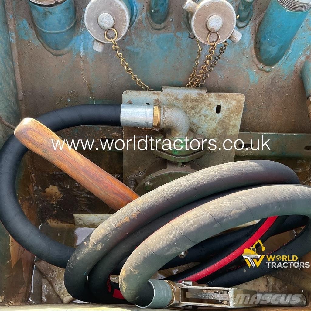  CONQUIP FUEL BOWSER Degvielas un piedevu tvertnes