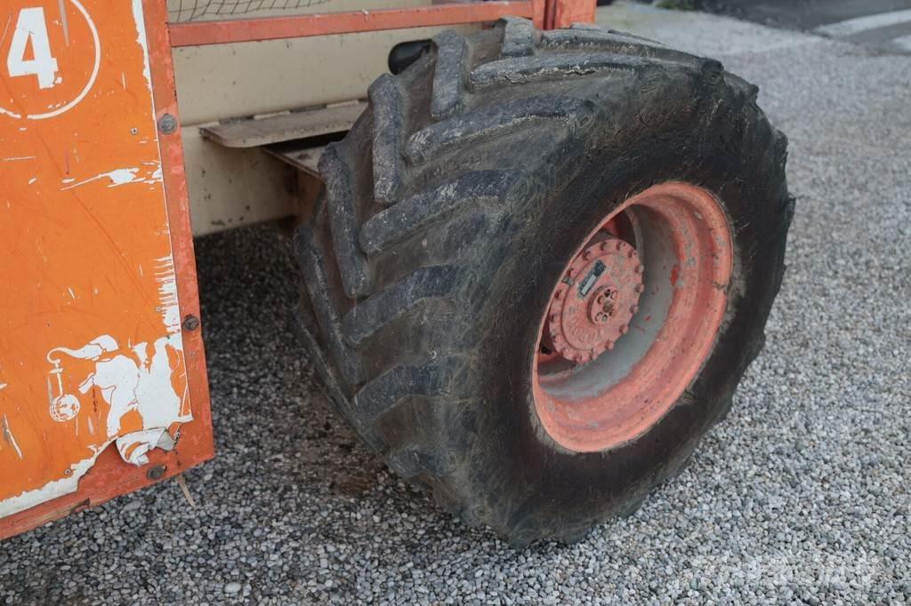 JLG 40RTS Šķerveida pacēlāji