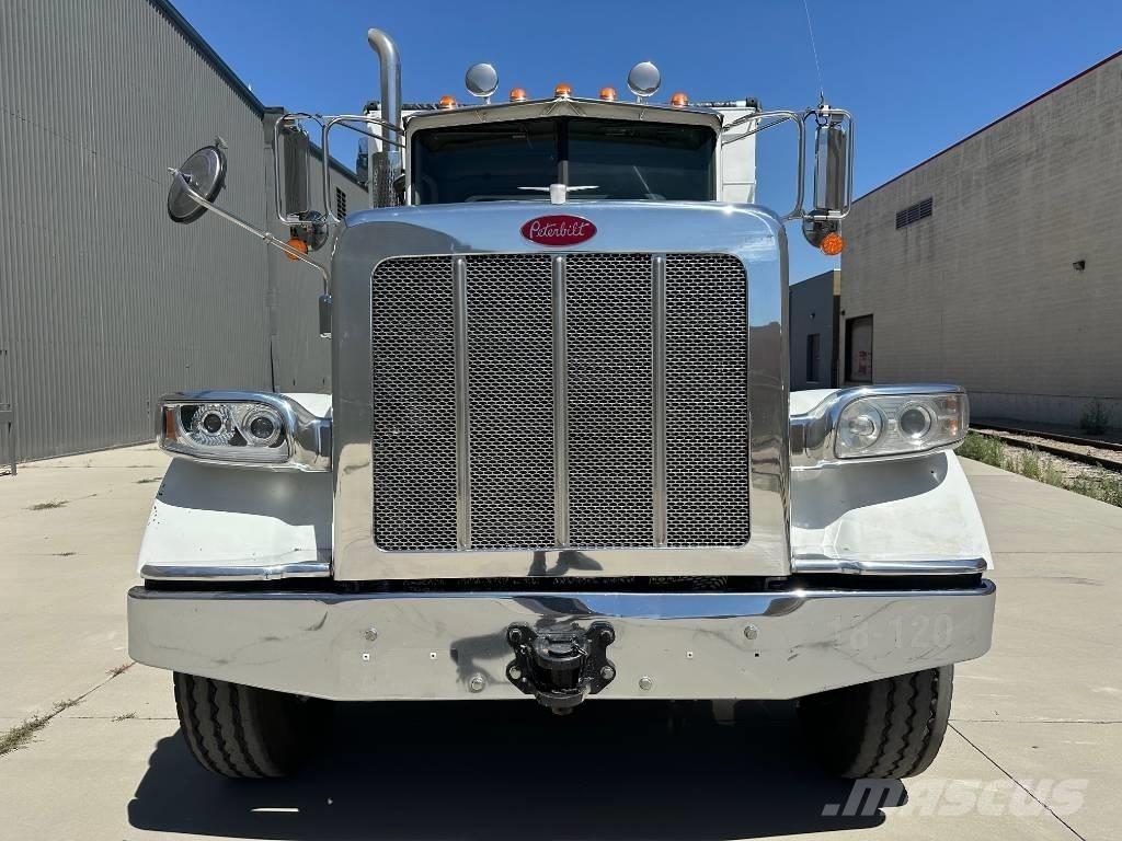 Peterbilt 367 Pašizgāzējs