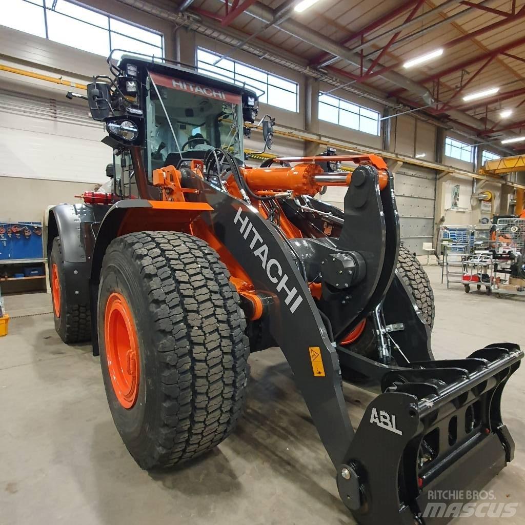 Hitachi ZW220-7 Iekrāvēji uz riteņiem