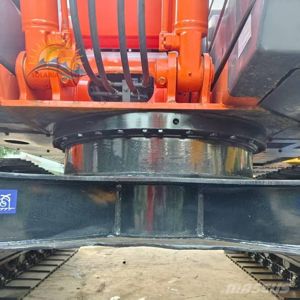 Hitachi ZX 120 Kāpurķēžu ekskavatori