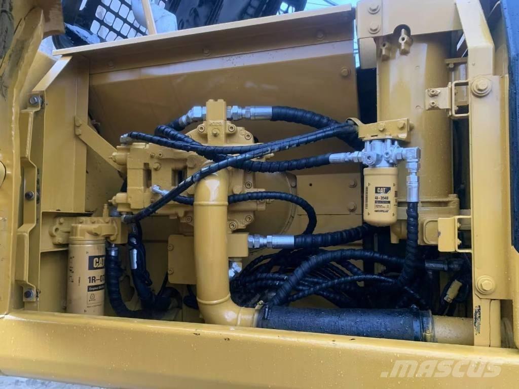 CAT 325 B L Kāpurķēžu ekskavatori