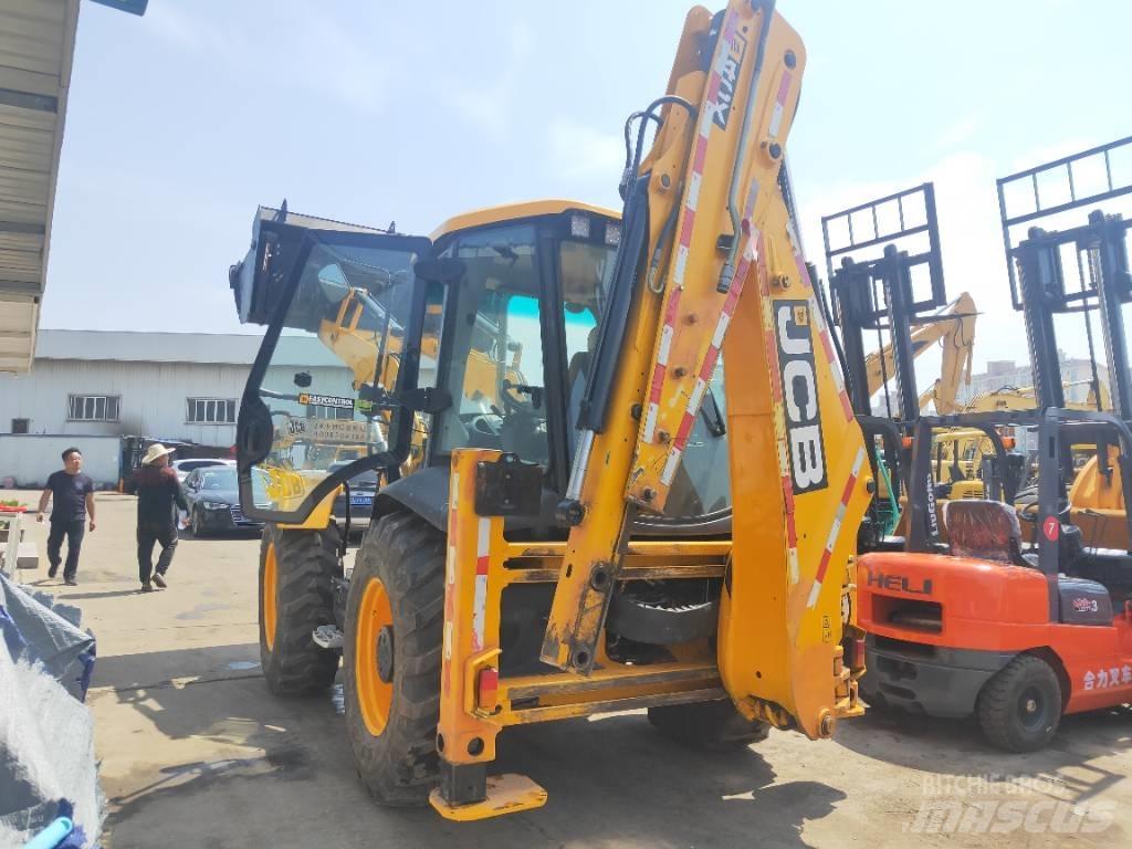 JCB 4CX Ekskavatori-iekrāvēji