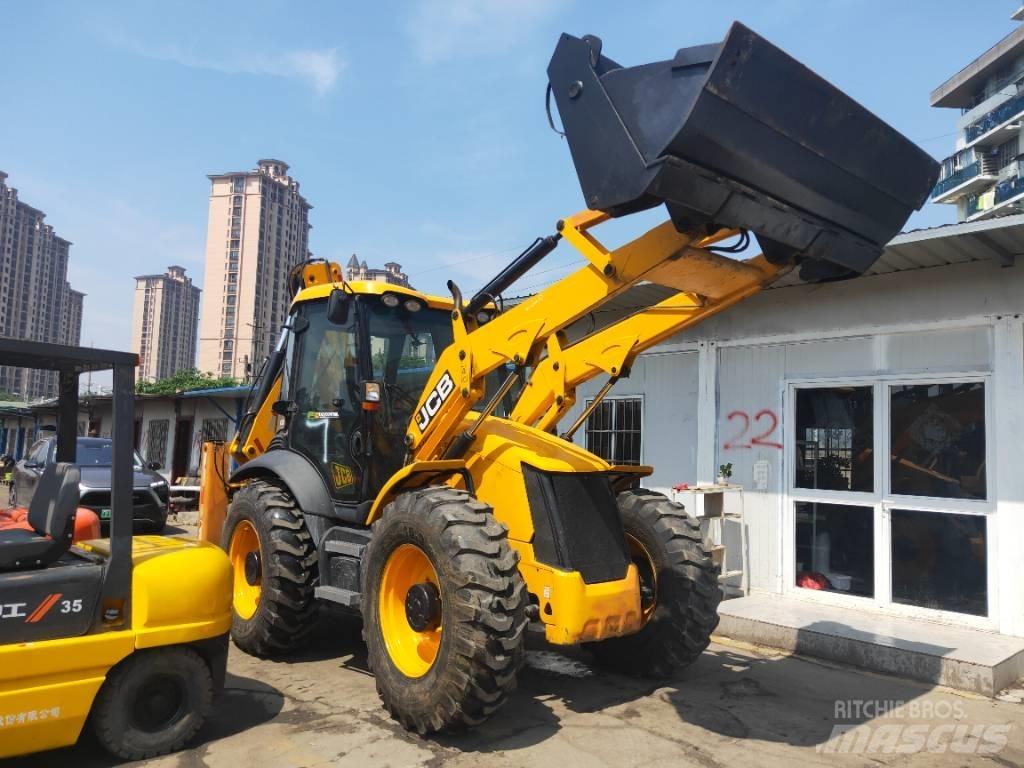 JCB 4CX Ekskavatori-iekrāvēji