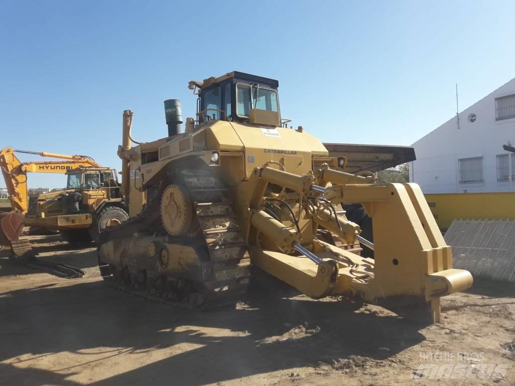 CAT D 10 Kāpurķēžu buldozeri