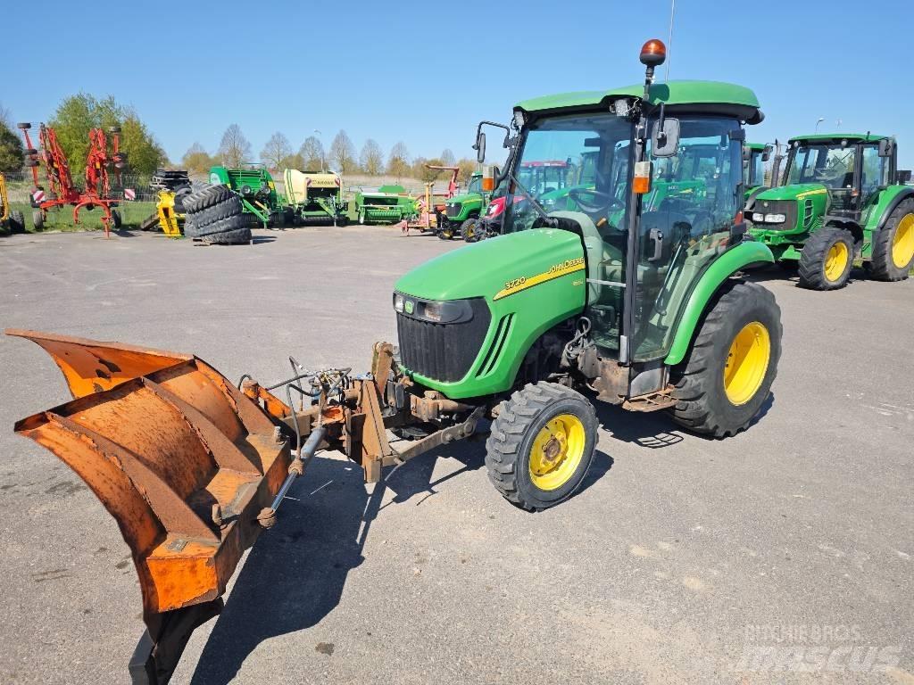 John Deere 3720 Kompaktie traktori