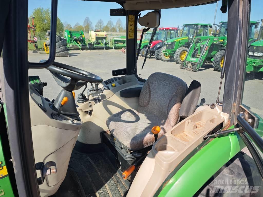 John Deere 3720 Kompaktie traktori