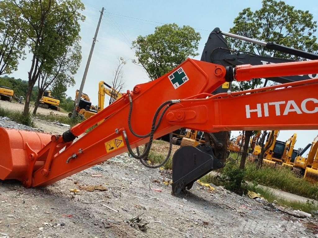 Hitachi ZX 200 Kāpurķēžu ekskavatori