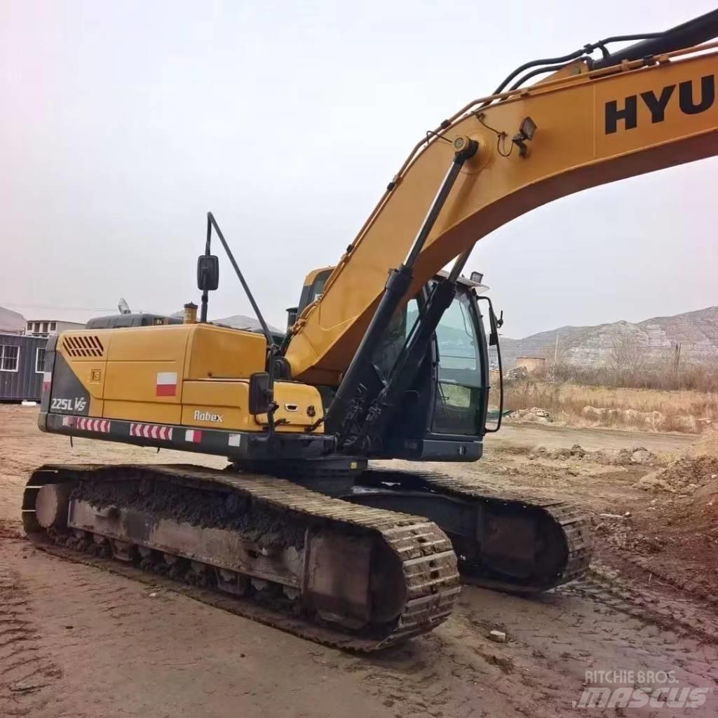 Hyundai R225LVS Ekskavatori uz riteņiem