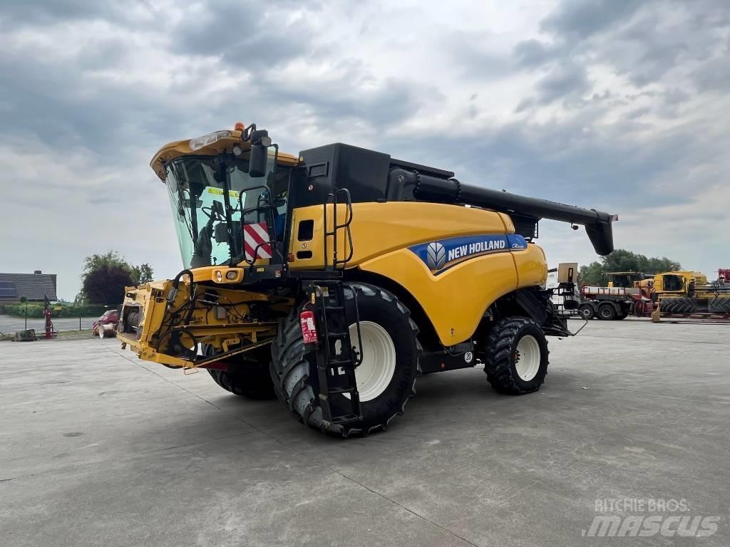 New Holland CR 9090 Ražas novākšanas kombaini