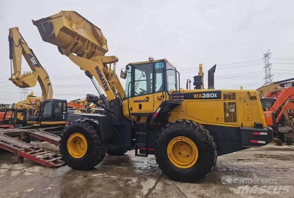Komatsu WA 380 Iekrāvēji uz riteņiem