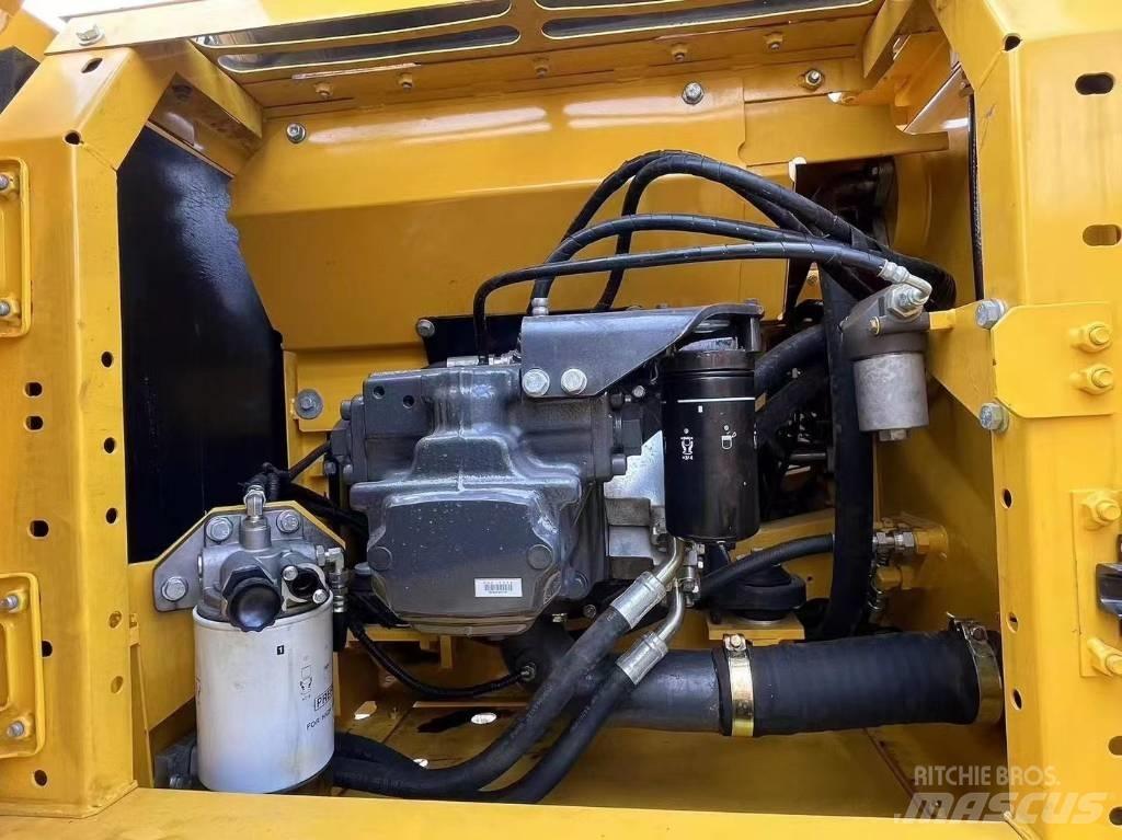 Komatsu pc220 Kāpurķēžu ekskavatori