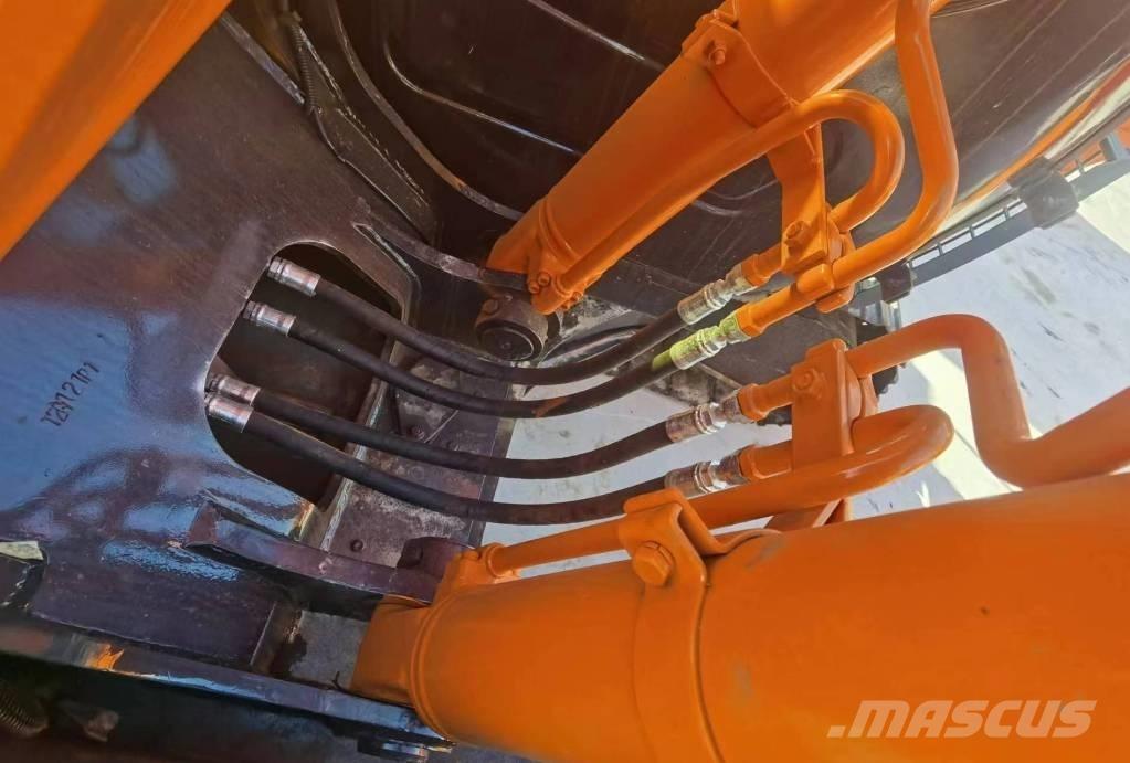 Hitachi ZX 120 Kāpurķēžu ekskavatori
