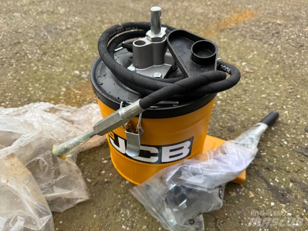 JCB 3 DX 4X4 ( UNUSED ) Ekskavatori-iekrāvēji