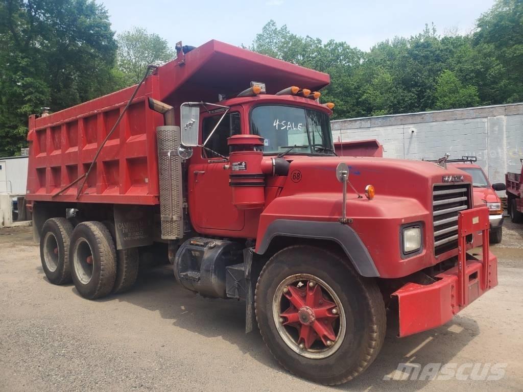 Mack RD 690 SX Pašizgāzējs