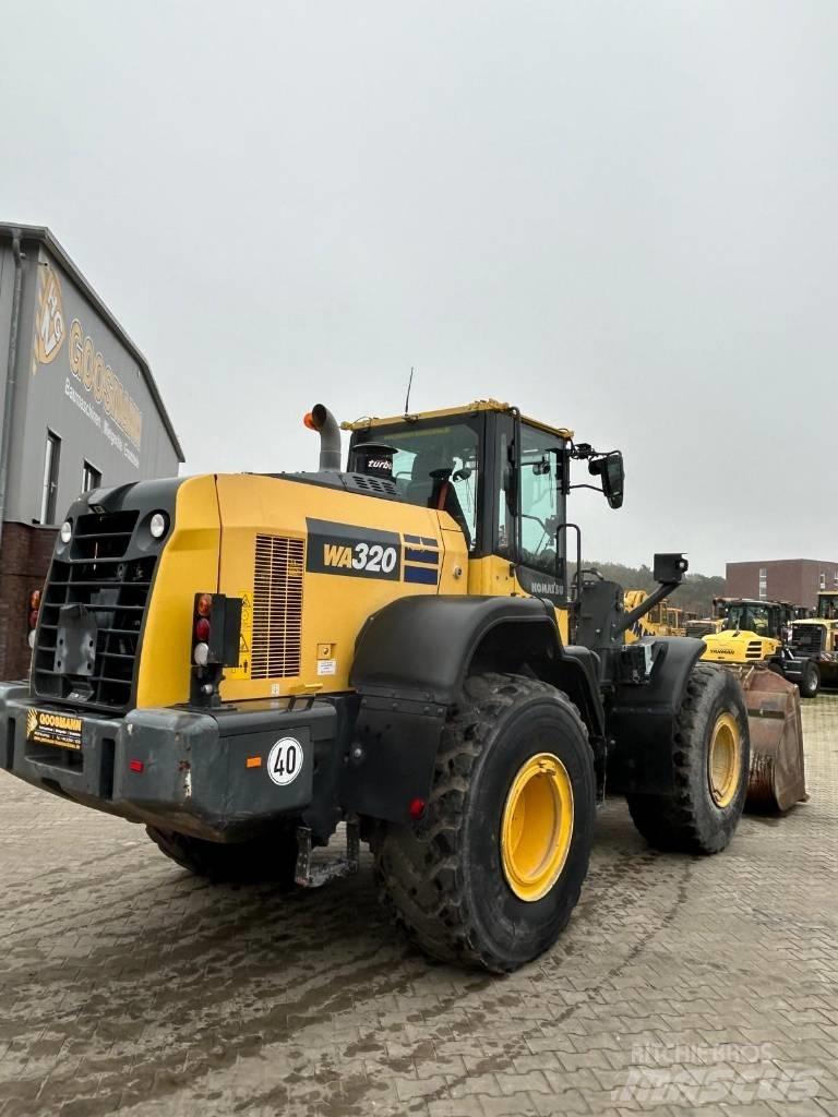 Komatsu WA 320 Iekrāvēji uz riteņiem