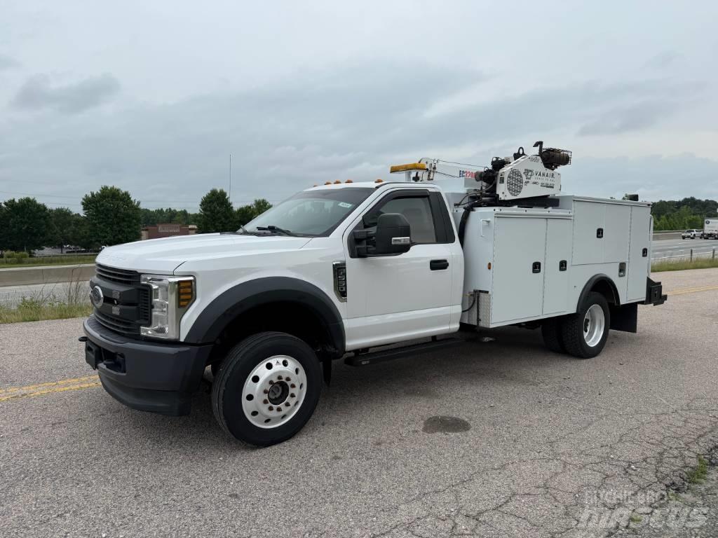 Ford F 550 Vieglais kravas automobilis/izkraušana no sāniem