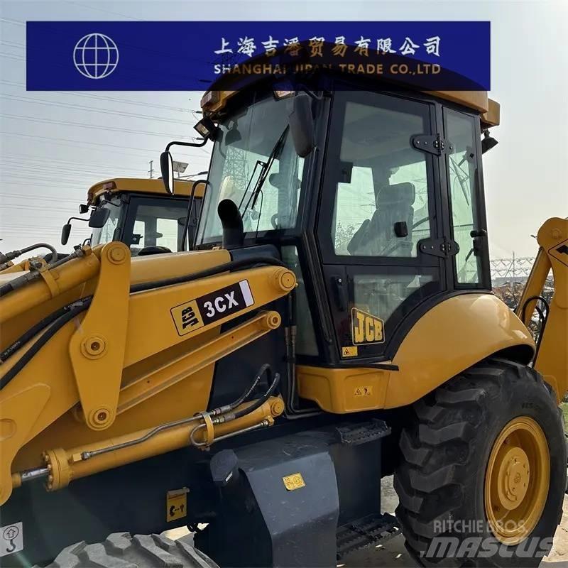 JCB 3 CX Iekrāvēji uz riteņiem