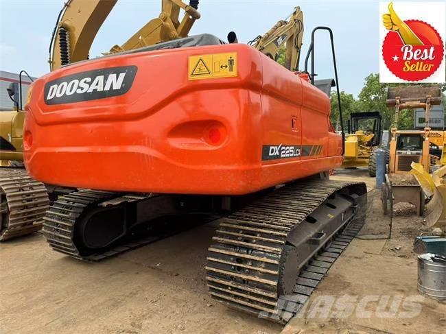 Doosan DX 225 LCA Kāpurķēžu ekskavatori
