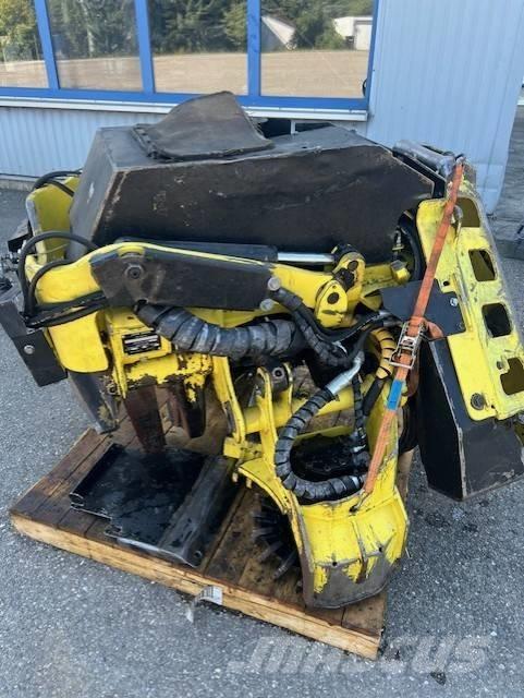 John Deere H414 Harvesteri
