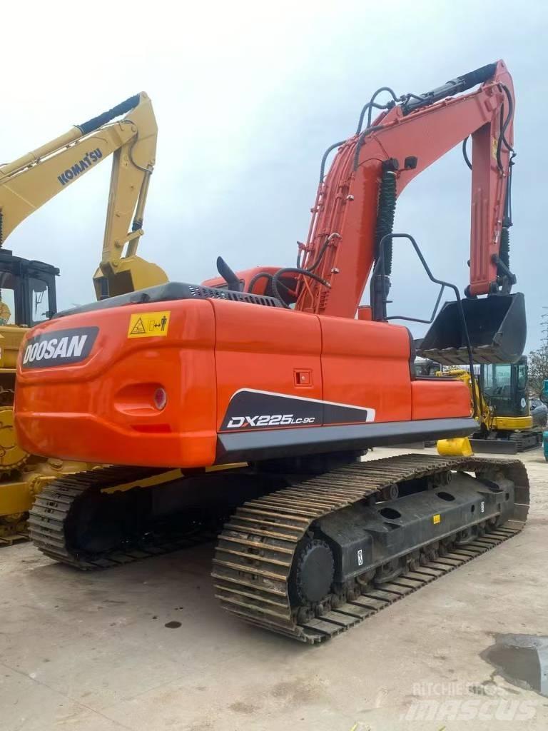 Doosan DX 225 LC Kāpurķēžu ekskavatori