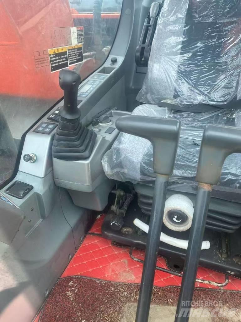 Doosan DX 225 LC Kāpurķēžu ekskavatori