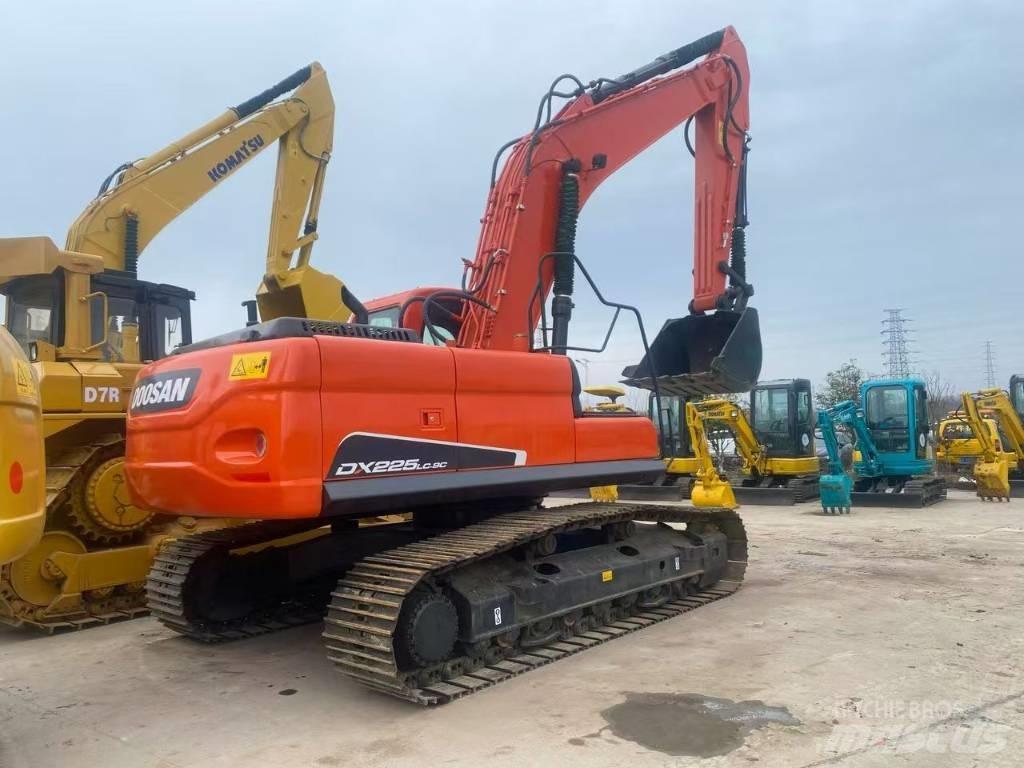 Doosan DX 225 LC Kāpurķēžu ekskavatori