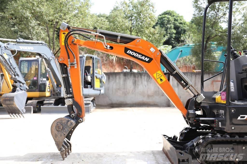 Doosan DX 17 Kāpurķēžu ekskavatori