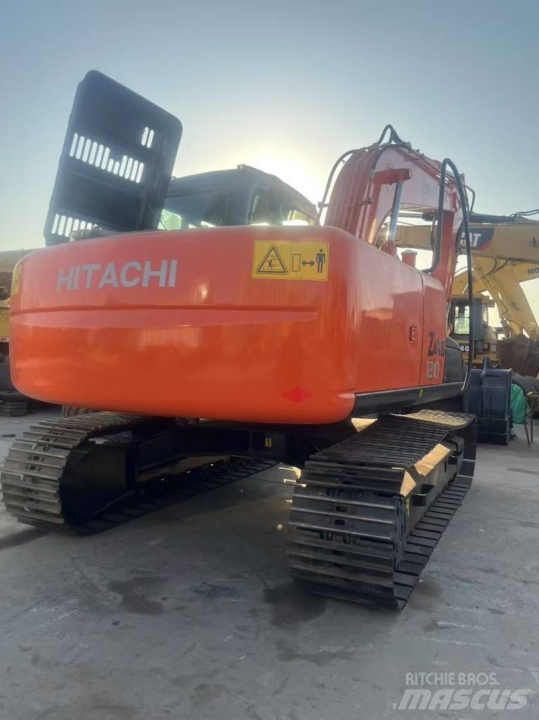 Hitachi ZX 120 Kāpurķēžu ekskavatori