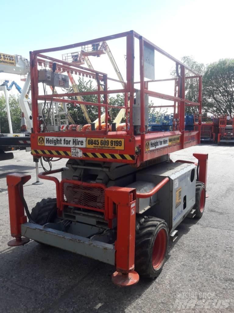 SkyJack SJ 6832 RT Šķerveida pacēlāji