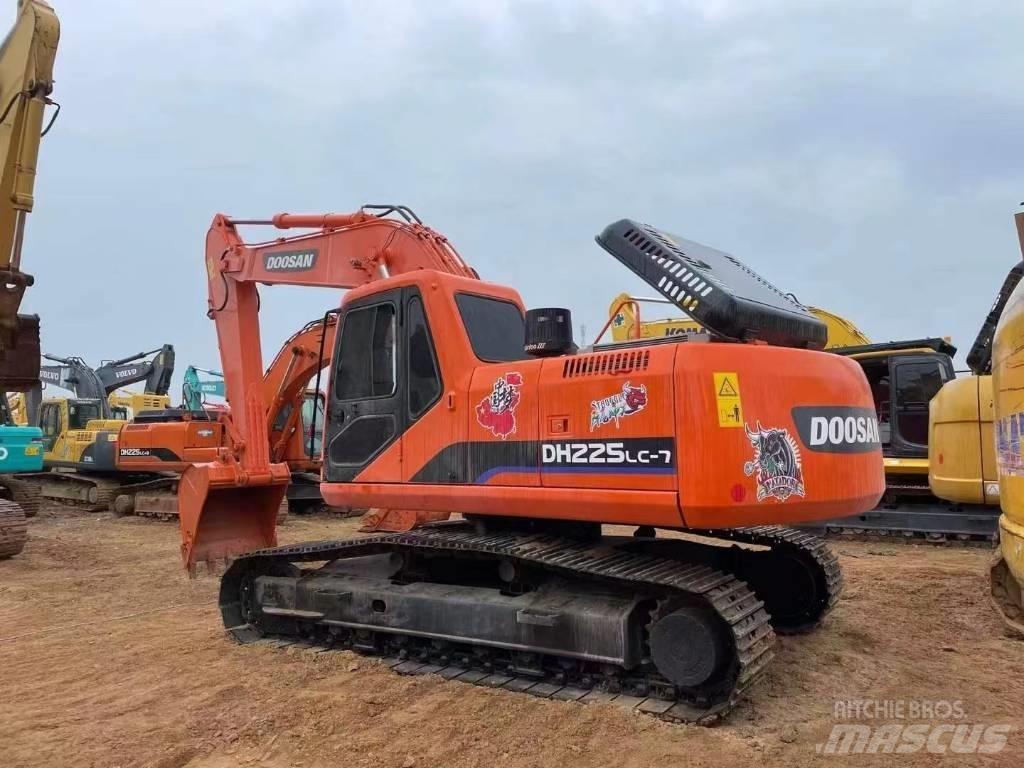 Doosan 225-7 Kāpurķēžu ekskavatori