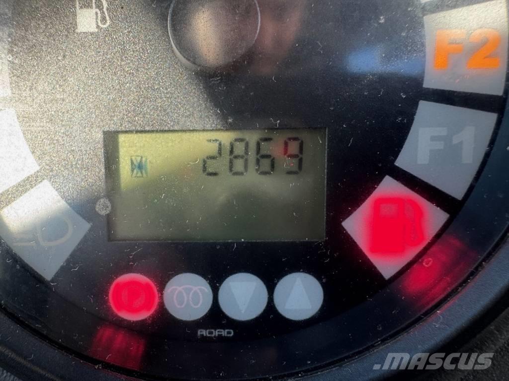John Deere 244K-II Iekrāvēji uz riteņiem
