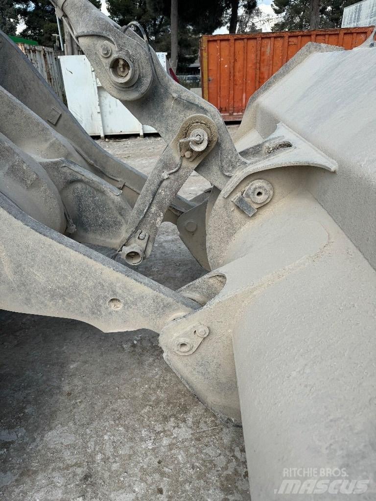 Volvo L 120 F Iekrāvēji uz riteņiem