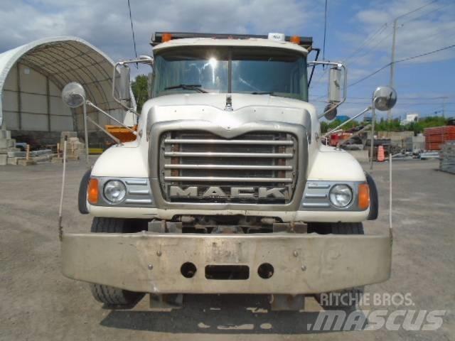 Mack CV 713 Pašizgāzējs